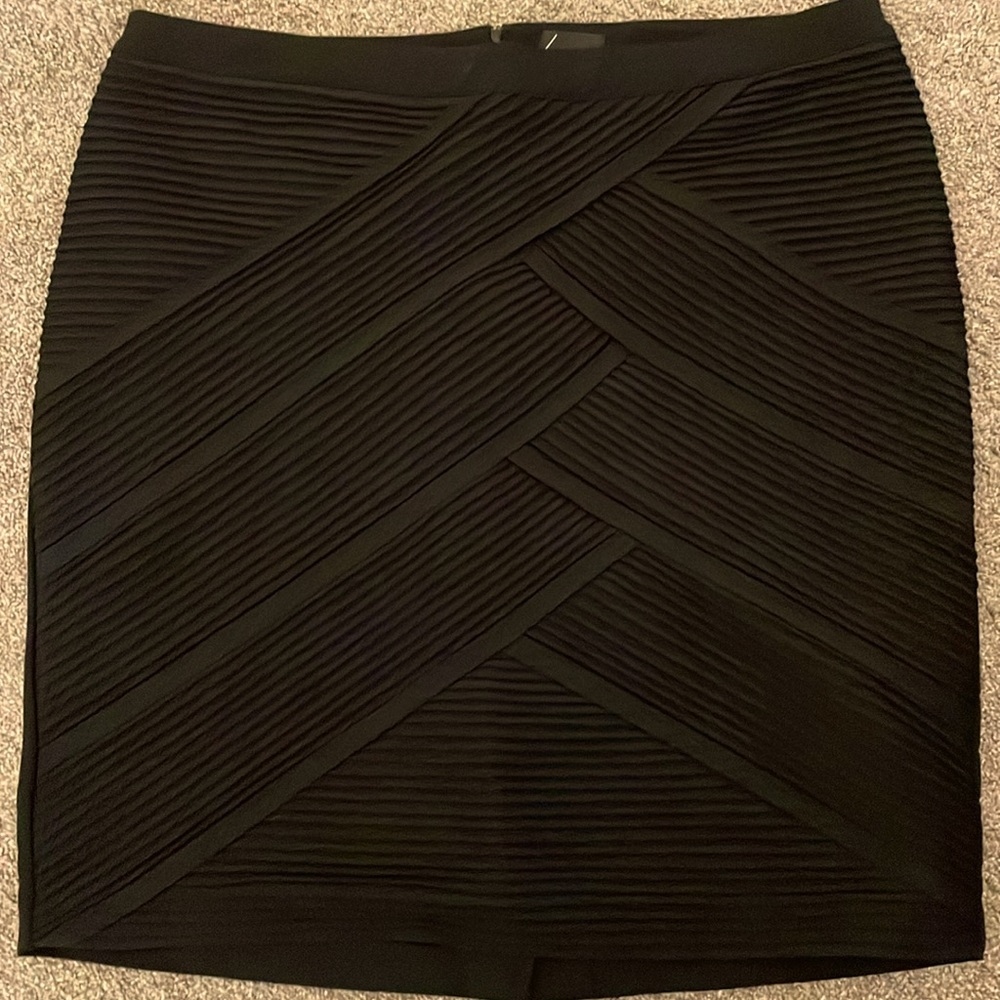 Lane Bryant Skirt with front pattern! Fun and quality skirt! Flattering- EUC!